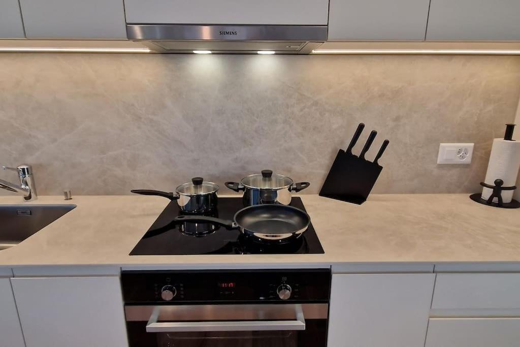 Visionary Hospitality Rothenburg, Lucerne - Premium Apartments With Free Parking, Washer, Kitchen, Terrace, 15' City ภายนอก รูปภาพ