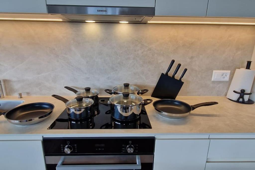 Visionary Hospitality Rothenburg, Lucerne - Premium Apartments With Free Parking, Washer, Kitchen, Terrace, 15' City ภายนอก รูปภาพ