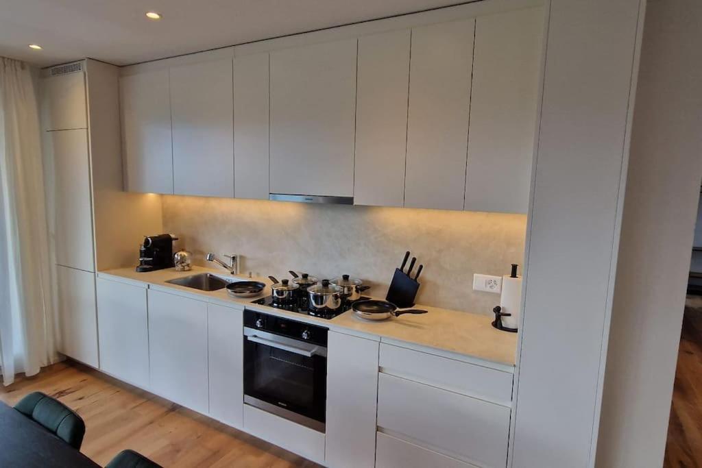 Visionary Hospitality Rothenburg, Lucerne - Premium Apartments With Free Parking, Washer, Kitchen, Terrace, 15' City ภายนอก รูปภาพ